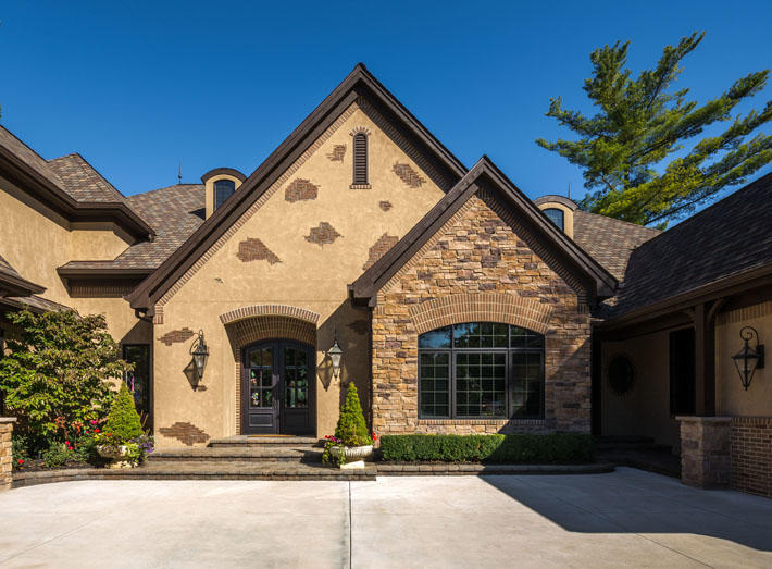 Brick & Stone Home with Cedar Lake, Cedar Lake Thin Brick 1/2" & Sonoma Glen Ridge