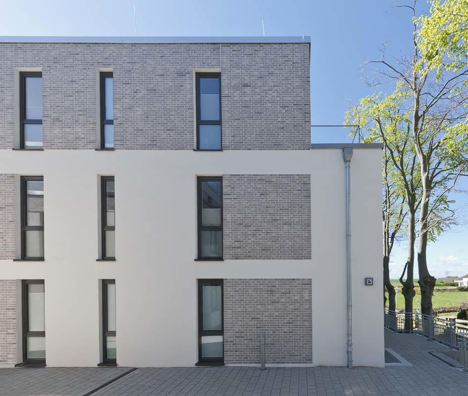 Commercial Building with 764
