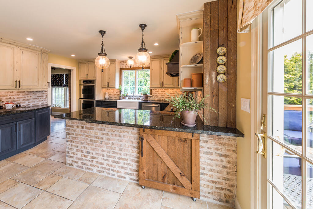 Kitchen with Nob Hill Thin Brick
