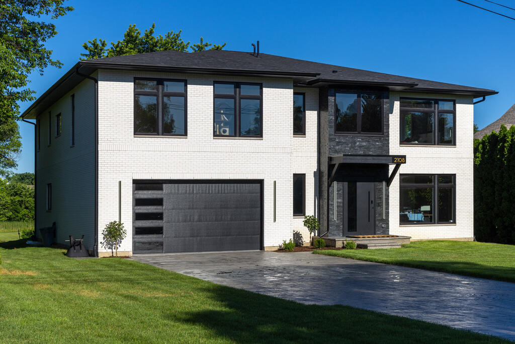 Brick Home with Aspen White Wirecut