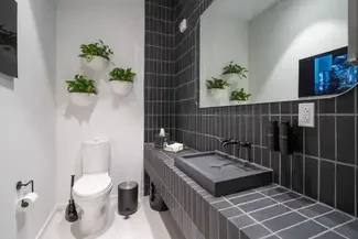 romero bathroom